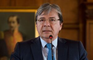 Ministro de Defensa en cuidados intensivos por COVID19