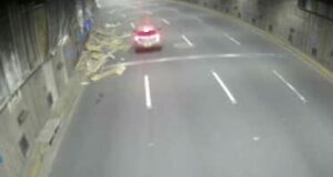 Video: volqueta derriba parte de un túnel, se busca al responsable.