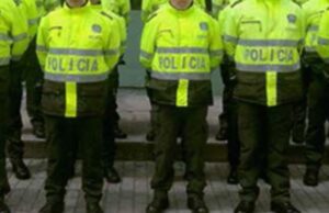 Hombre asegura que perdió un testículo debido a golpiza de policías.