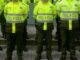 Hombre asegura que perdió un testículo debido a golpiza de policías.