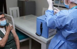 Vacunación, adultos mayores podrán dirigirse a puntos de vacunación y agentar su cita