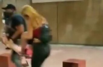Venezolana apuñala a su esposo por infidelidad en el parque de los novios