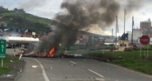 Manifestantes en Facatativá cerraron la vía, policía retoma el control protestas-facatativa-paro-nacional