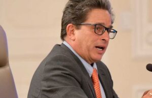Presidente acepta la renuncia de Carrasquilla al Ministerio de Hacienda. alberto-carrasquilla