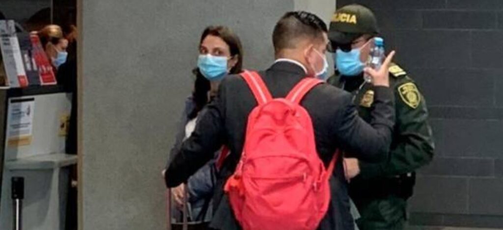 karen_abudinen_sale_pais