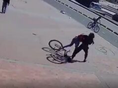 Video: Mujer víctima de robo la emprende contra el ladrón y recupera su celular