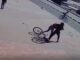 Video: Mujer víctima de robo la emprende contra el ladrón y recupera su celular